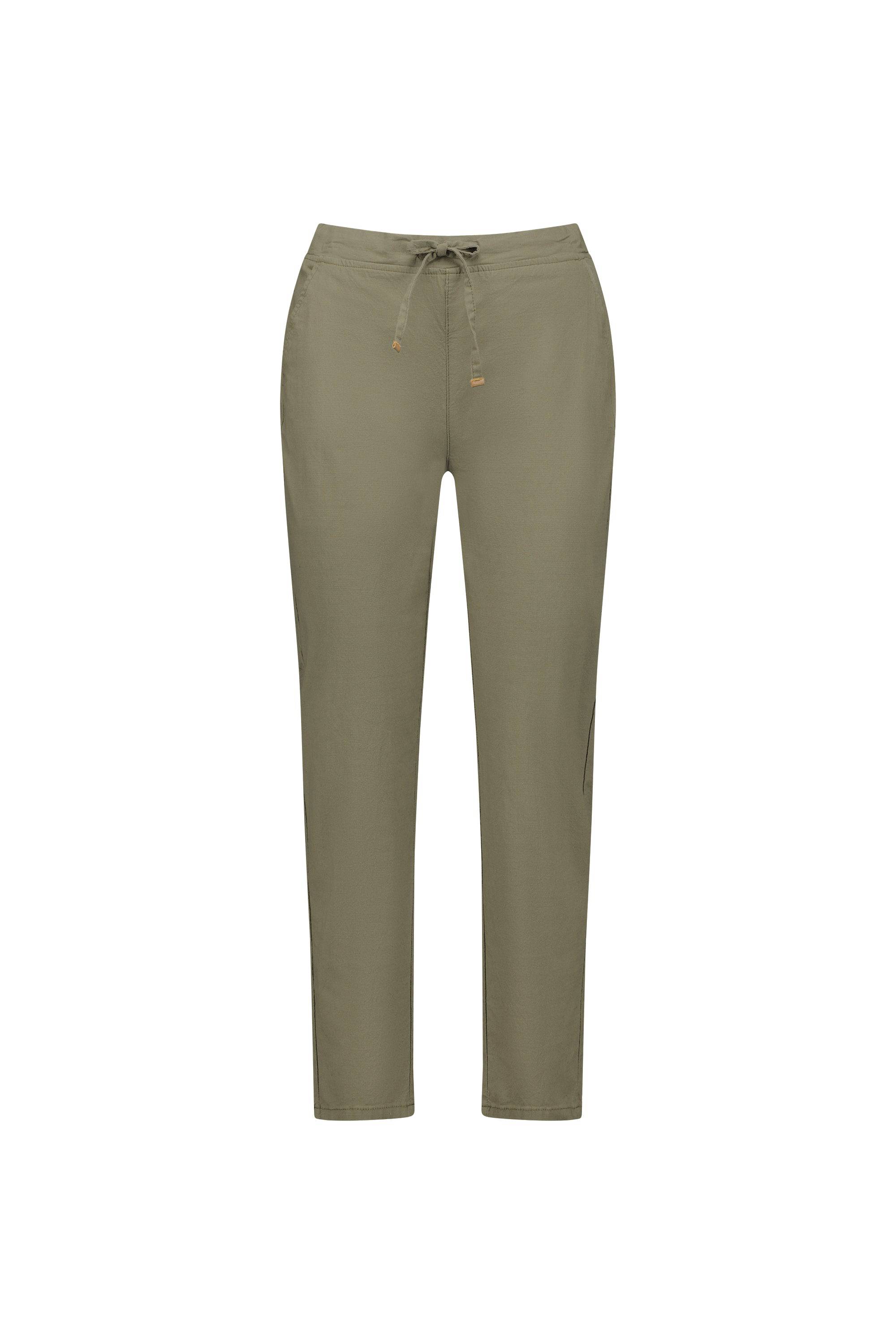 The Vassalli Leonie 7/8 Pant in Army features a slim leg, drawstring waist, front pockets, tapered ankle-grazer cut, and comfortable stretch fabric, shown against a white background.