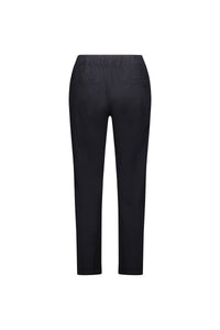 Back view of the Vassalli Leonie 7/8 Pant in black, featuring an elastic waistband and straight legs, made from stretch fabric and shown on a white background.