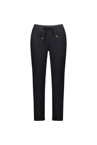 The Vassalli Leonie 7/8 Pant in black features a drawstring waist, side pockets, and is made from stretch fabric for comfort. Shown here on a white background.