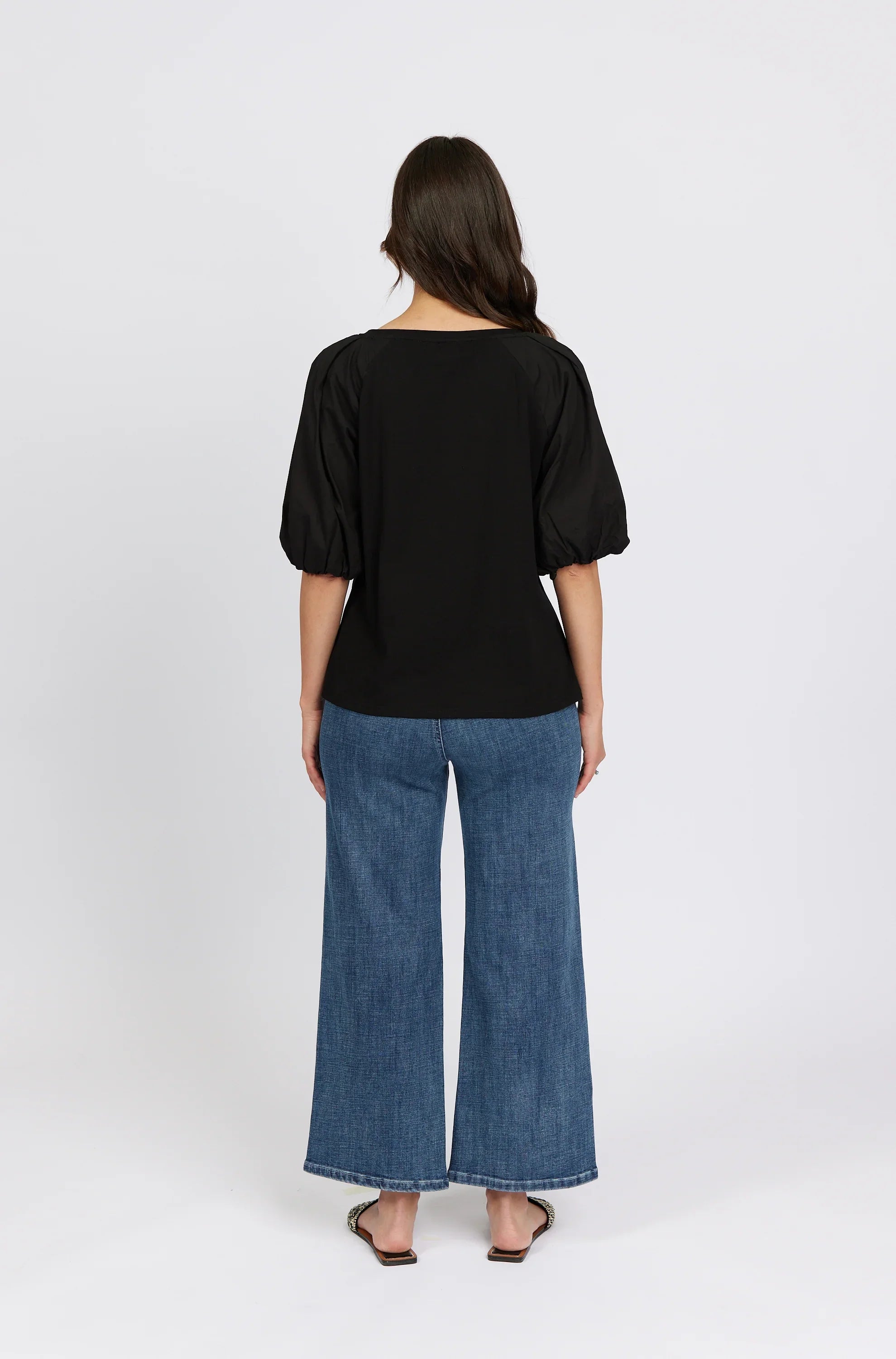 KNEWE Label women's K3050 Zoom Top in Black - close-up fabric detail