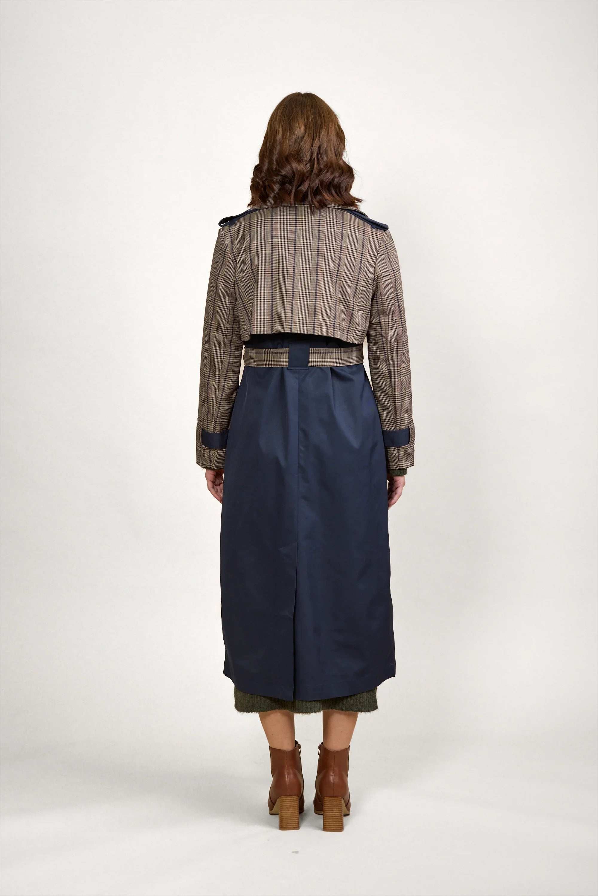 KNEWE Label women's K6036 Signature Trench Ink in Check - close-up fabric detail