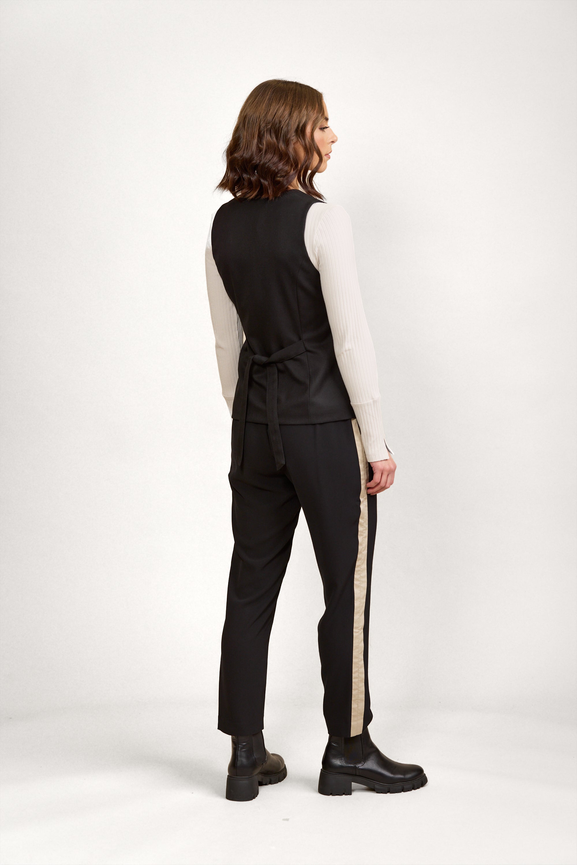 KNEWE Label women's K6042W Florence Vest in Black - close-up fabric detail