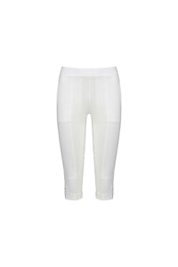 The Vassalli Paris 3/4 Cargo Short in white features a mid-rise waist, fitted silhouette, and knee-length cuffs with front seam details. Crafted from stretch fabric, these shorts offer a clean, minimalist look.