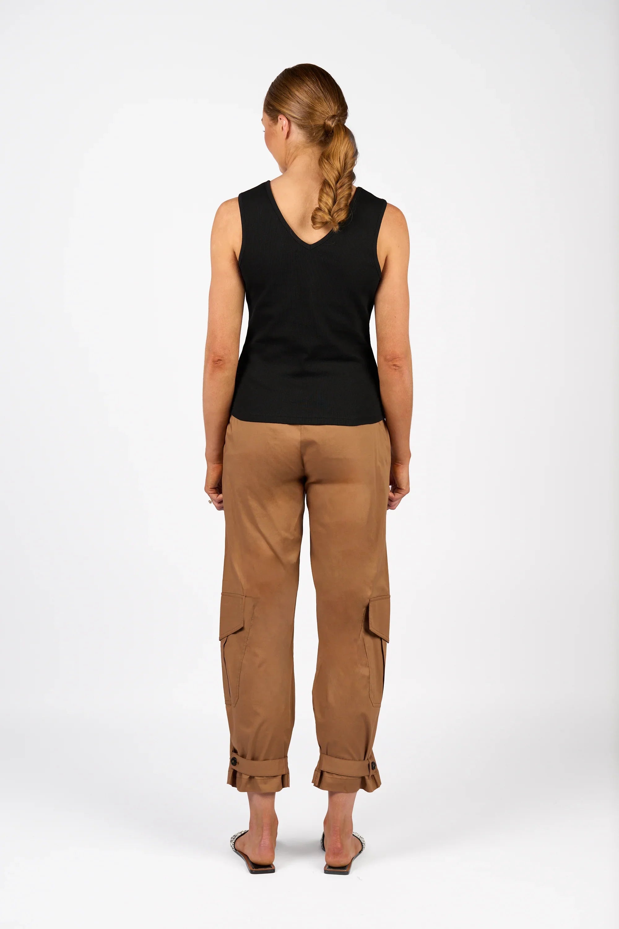 KNEWE Label women's K3060 Vista Tank in Black - close-up fabric detail