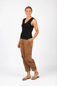 KNEWE Label women's K3060 Vista Tank in Black - close-up fabric detail