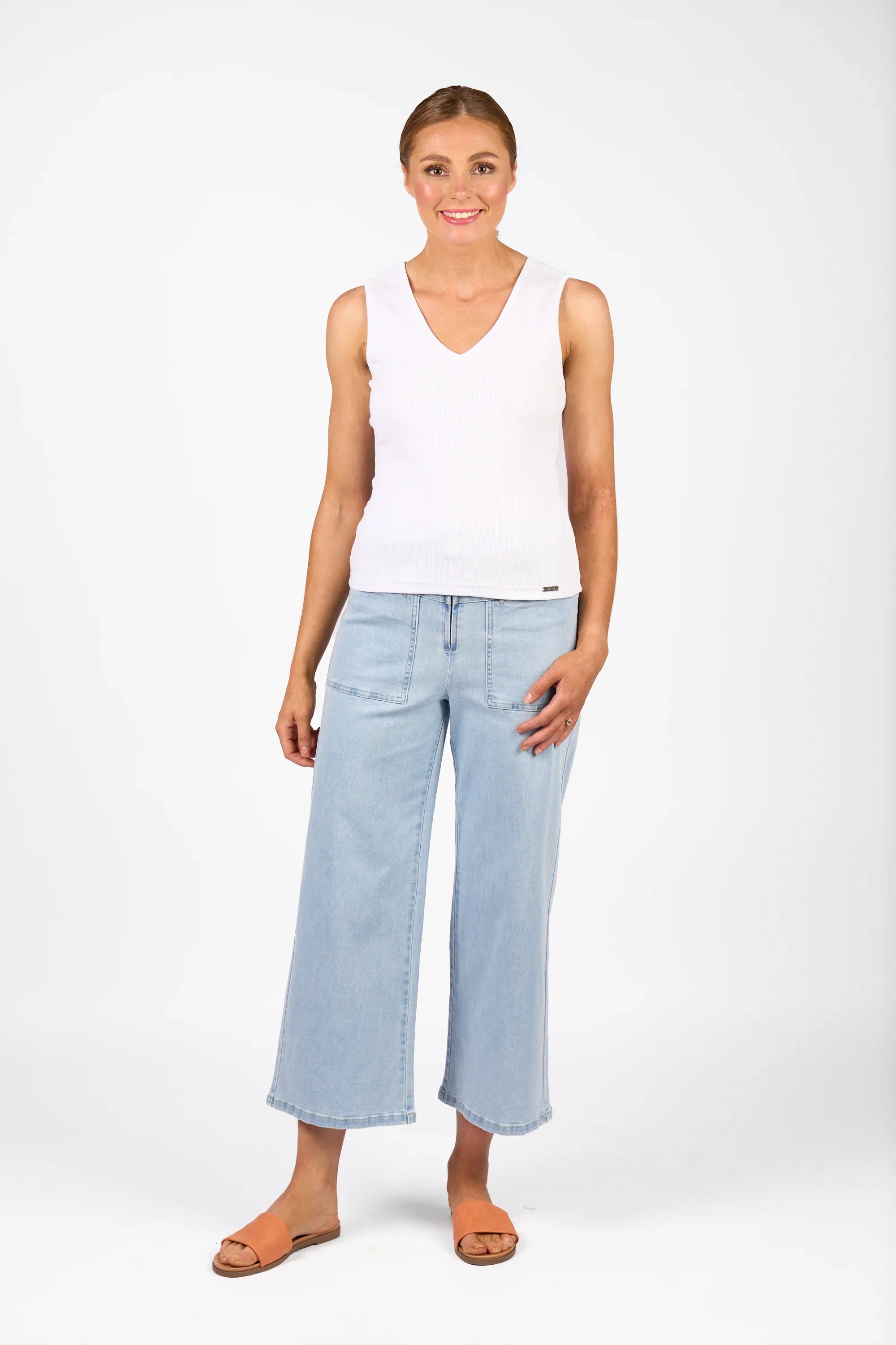 KNEWE Label women's K3060 Vista Tank in White - close-up fabric detail