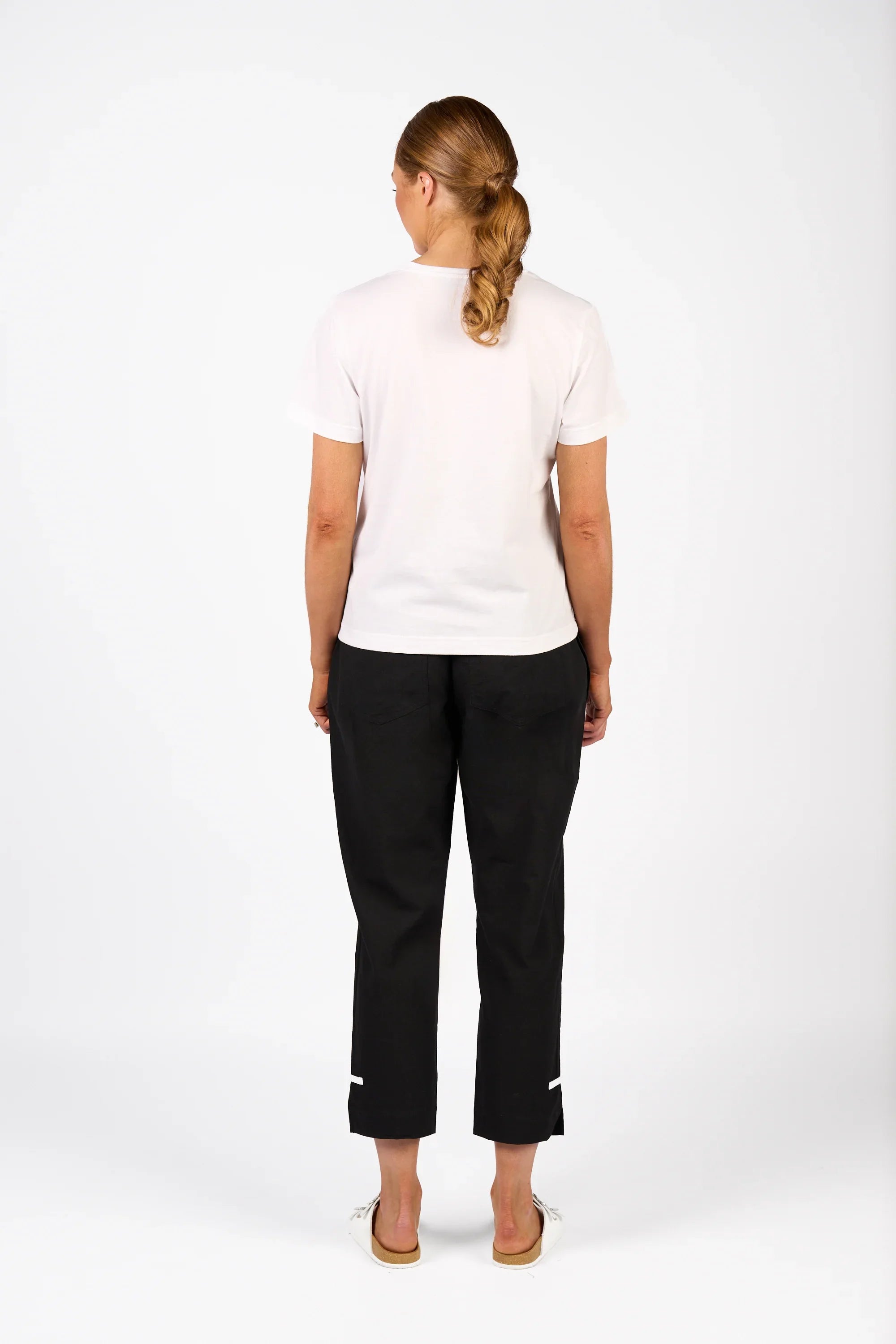 KNEWE Label women's K3061 Mila Tee Off in White - close-up fabric detail