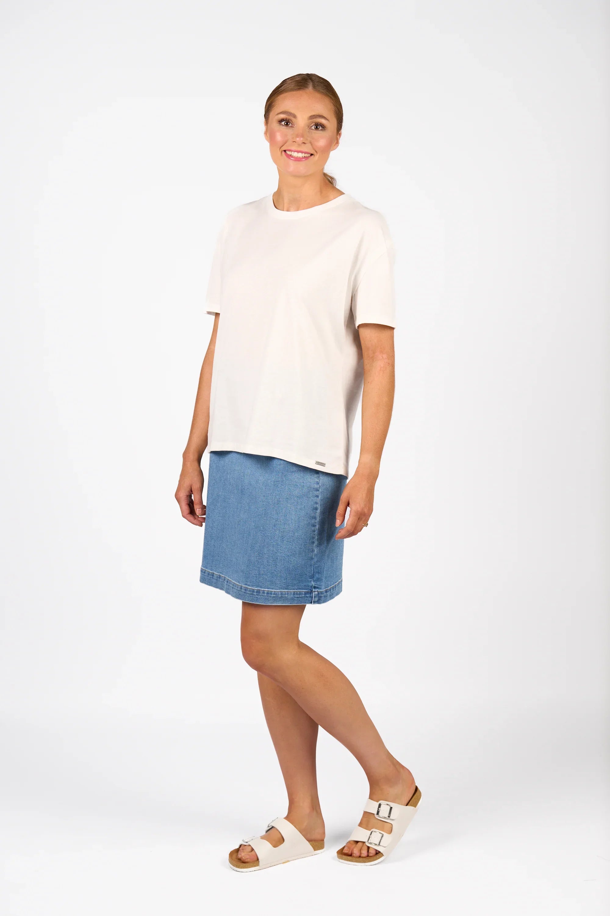 KNEWE Label women's K3063 Ultra Tee Off in White - close-up fabric detail