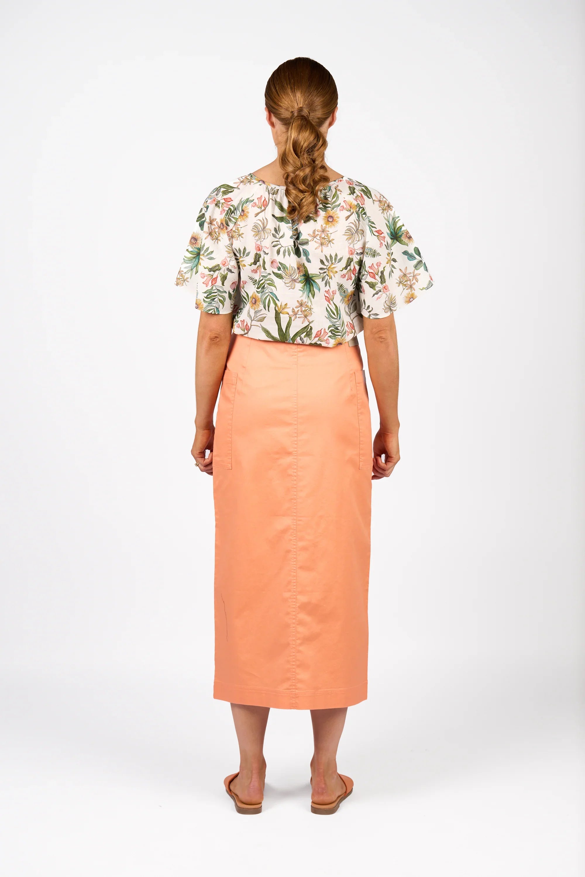 KNEWE Label women's K4041 Bay Skirt in Apricot - close-up fabric detail