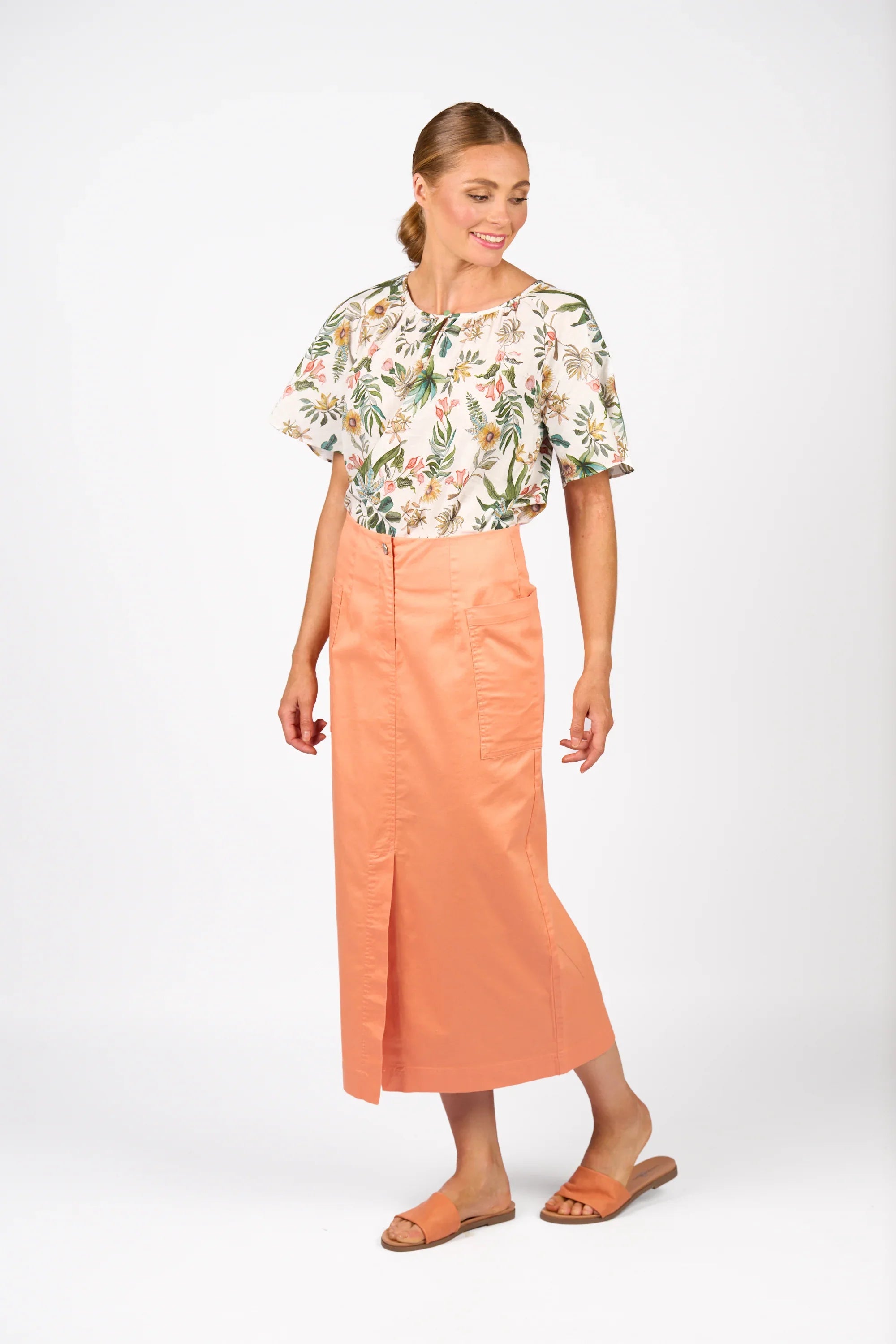 KNEWE Label women's K4041 Bay Skirt in Apricot - close-up fabric detail