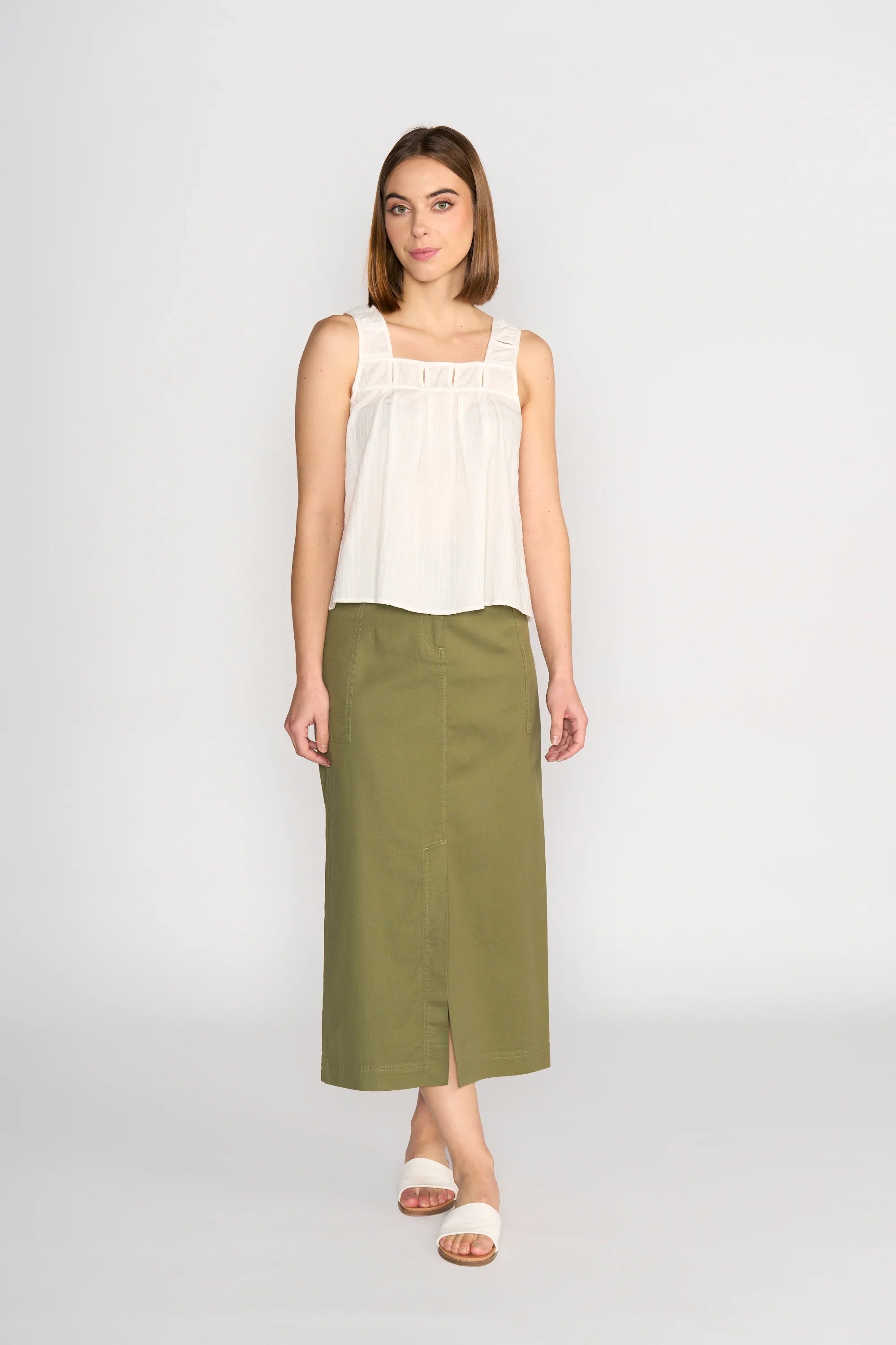 KNEWE Label women's K5096 Evolve Top White in Check - close-up fabric detail