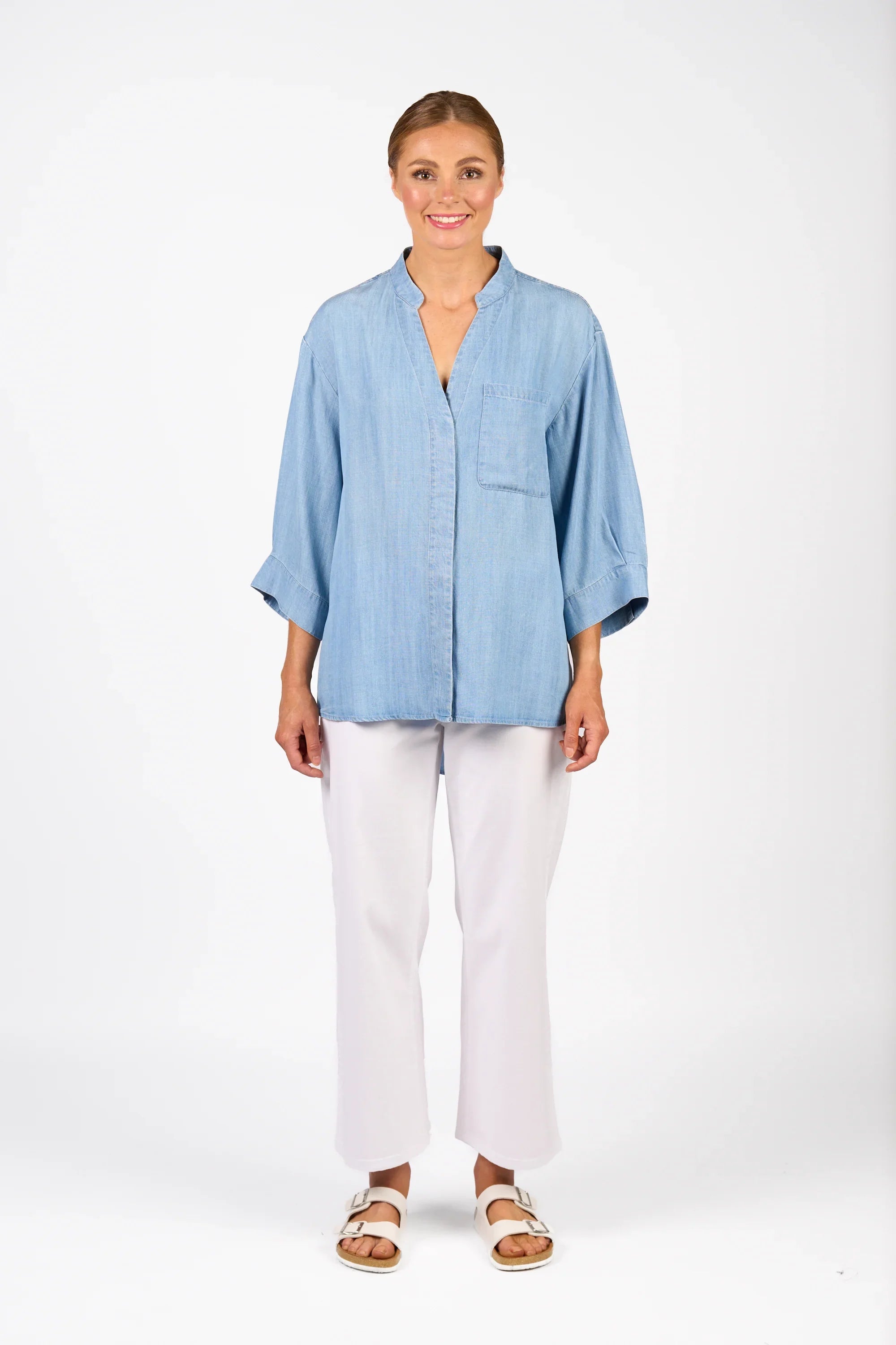 KNEWE Label women's K5101P Holiday Shirt Light in Blue - close-up fabric detail