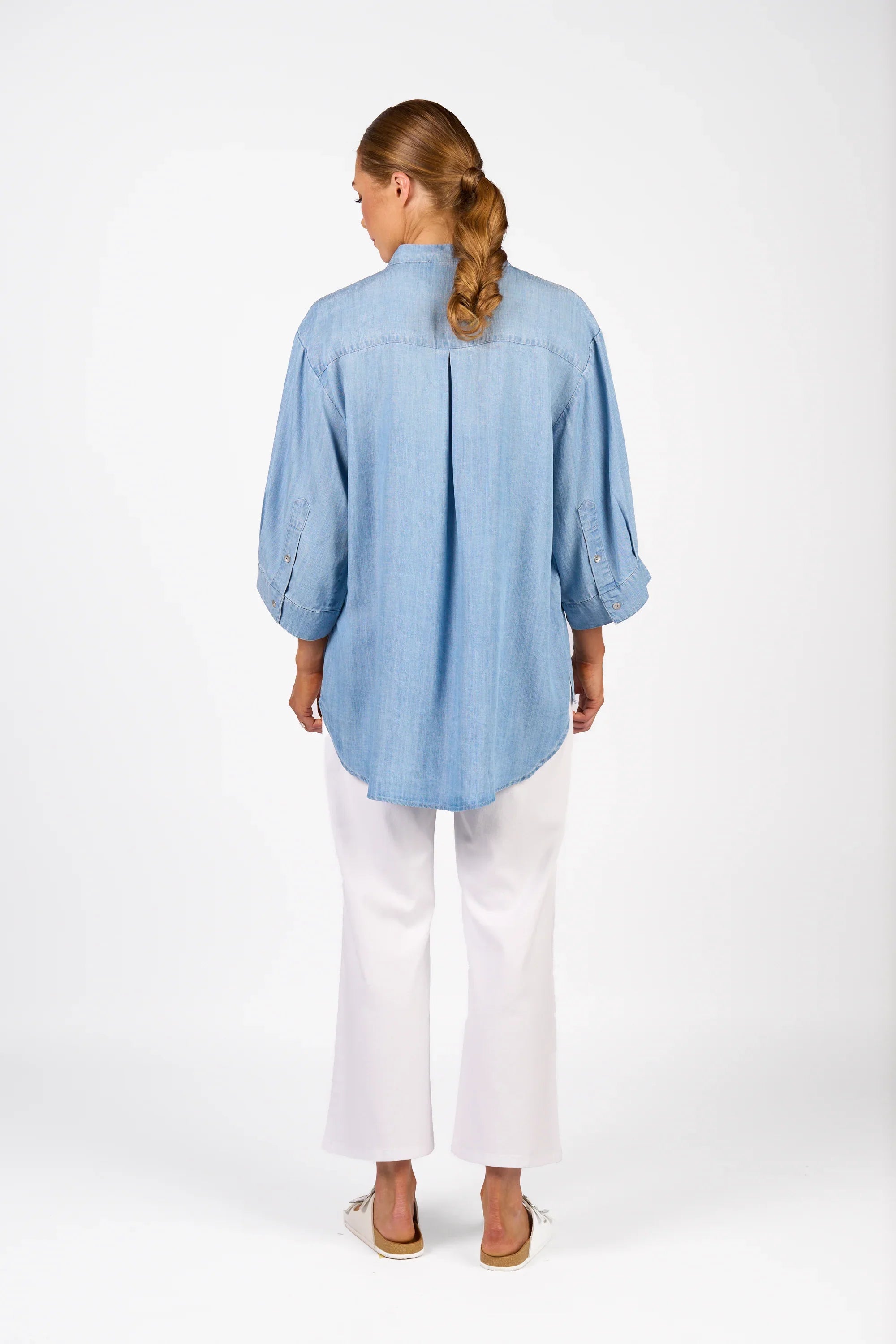 KNEWE Label women's K5101P Holiday Shirt Light in Blue - close-up fabric detail