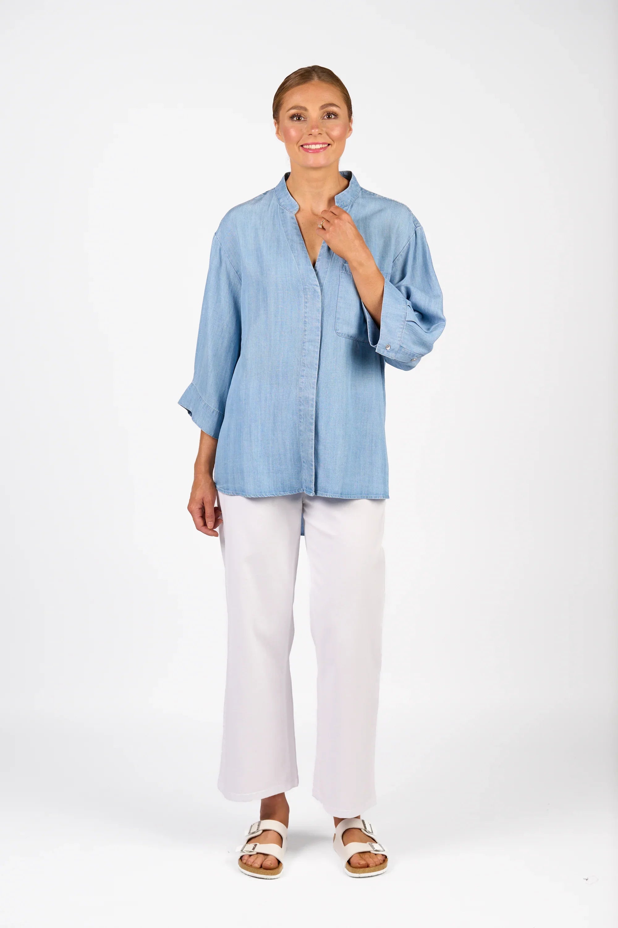KNEWE Label women's K5101P Holiday Shirt Light in Blue - close-up fabric detail