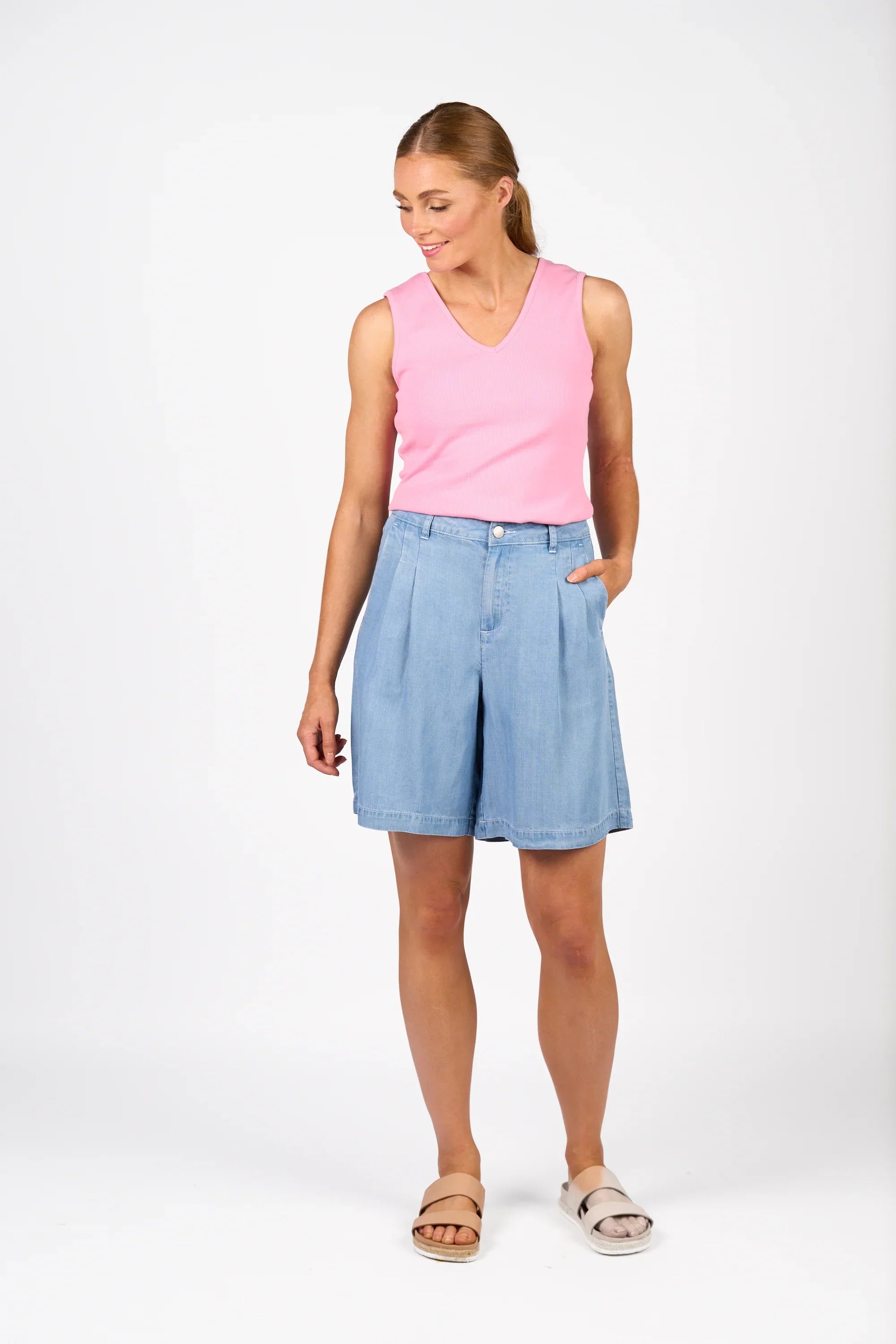 KNEWE Label women's K8014 Naomi Short Light in Blue - close-up fabric detail