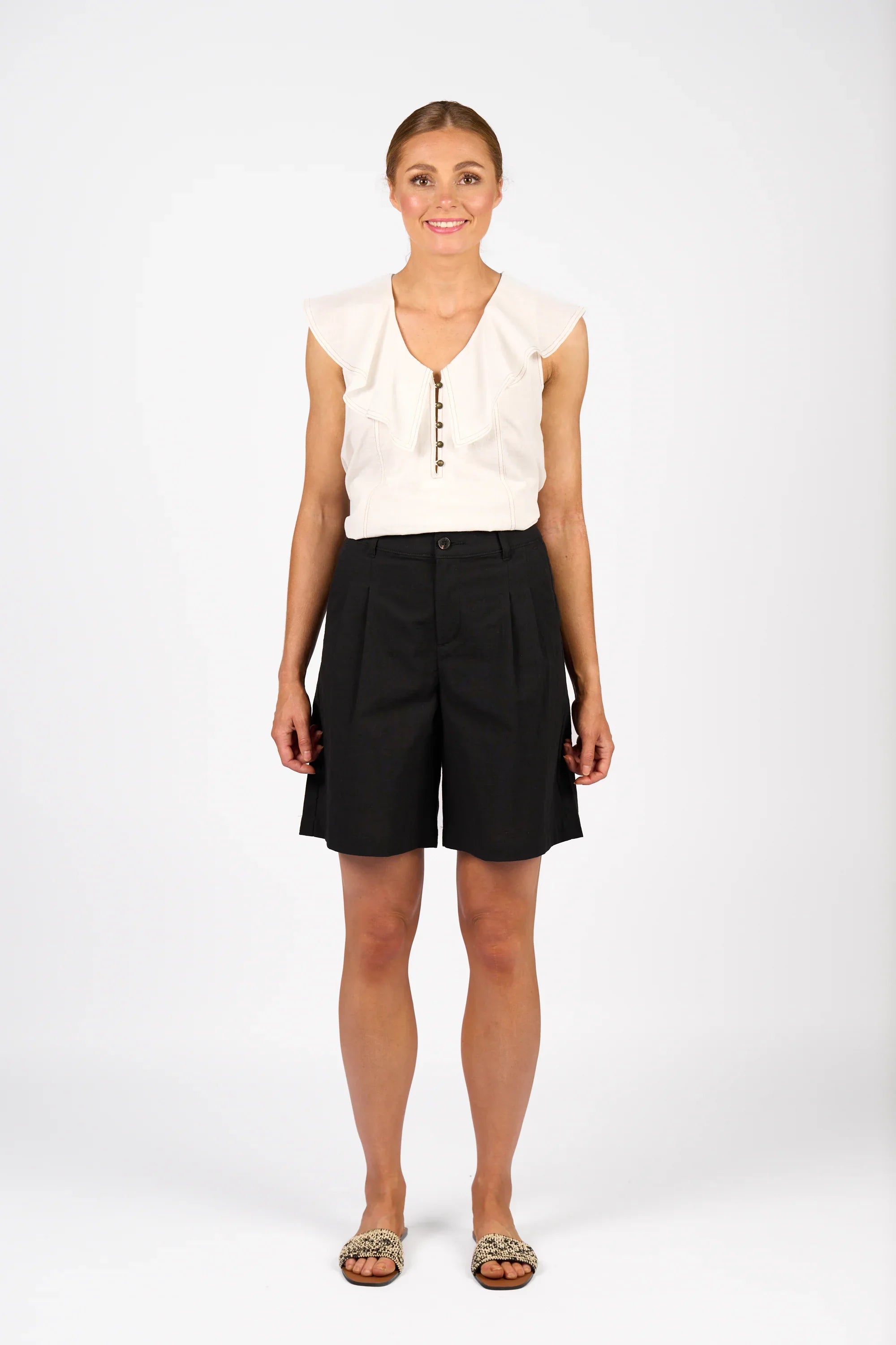 KNEWE Label women's K8015 Flynn Short in Black - close-up fabric detail