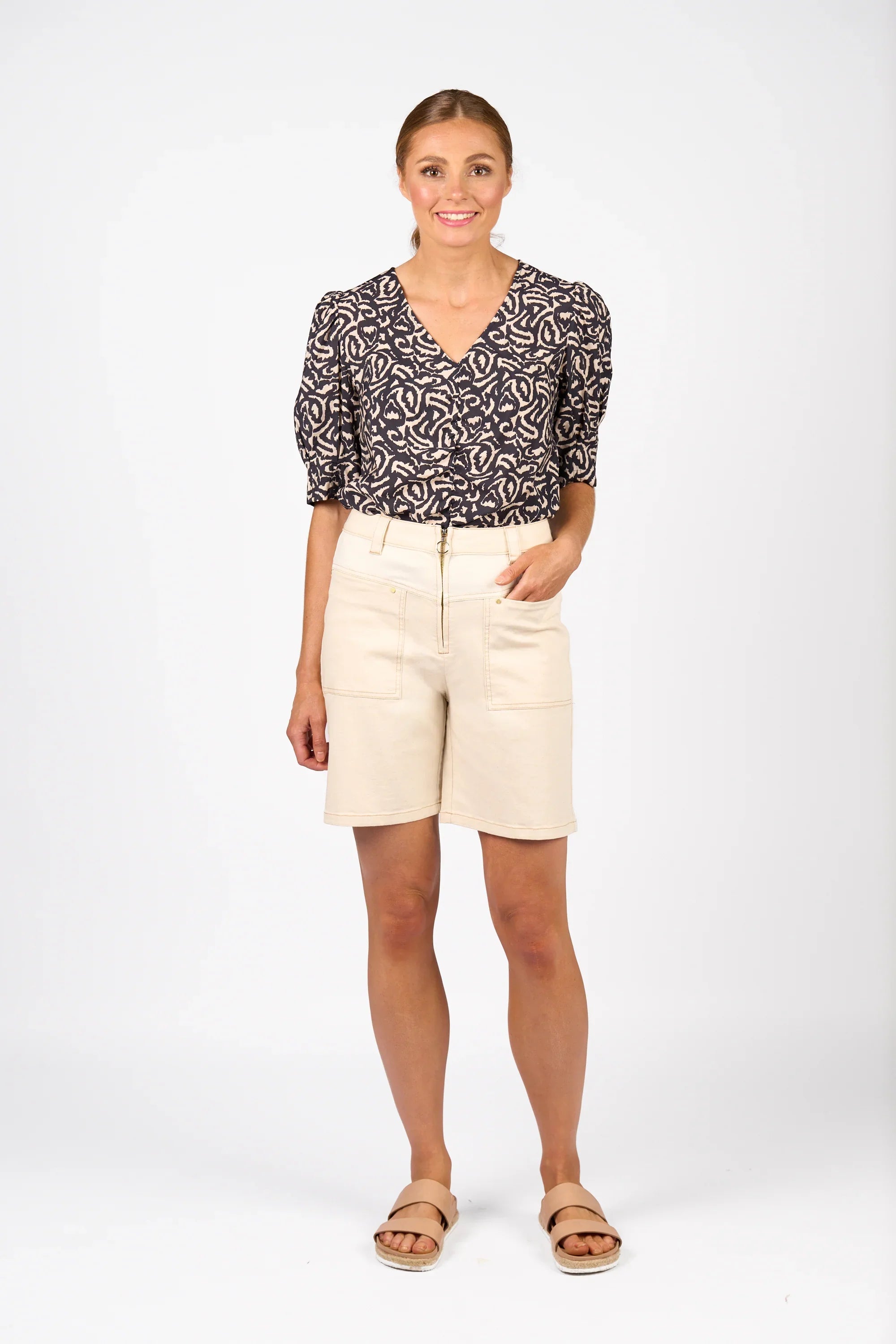 KNEWE Label women's K8016 Spin Short Natural in Denim - close-up fabric detail