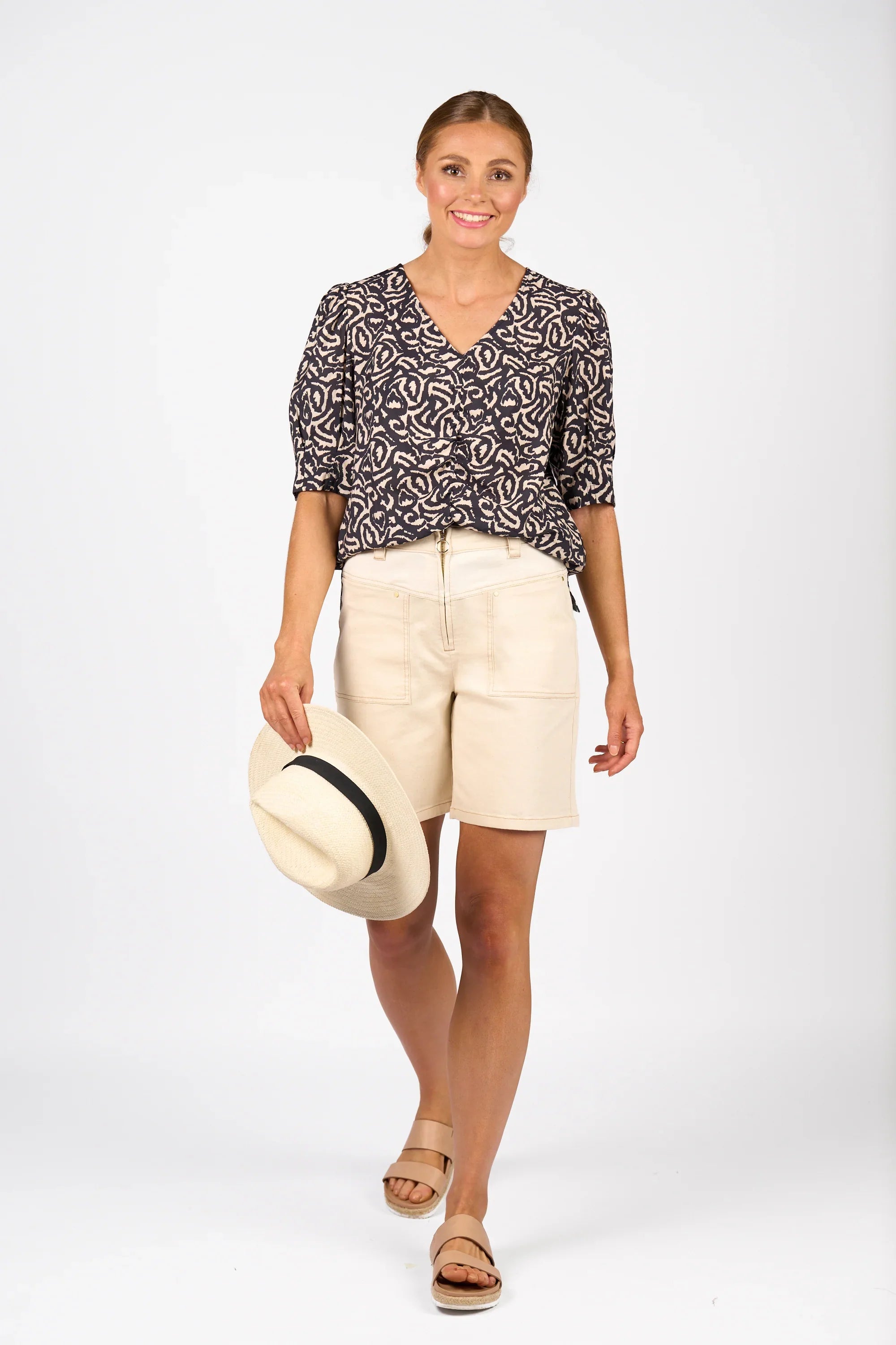 KNEWE Label women's K8016 Spin Short Natural in Denim - close-up fabric detail