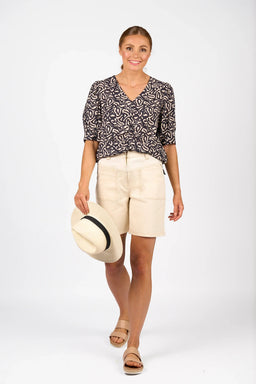 KNEWE Label women's K8016 Spin Short Natural in Denim - close-up fabric detail